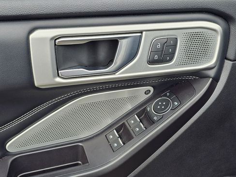 Used 2020 Ford Explorer ST w/ Premium Technology Package image 16