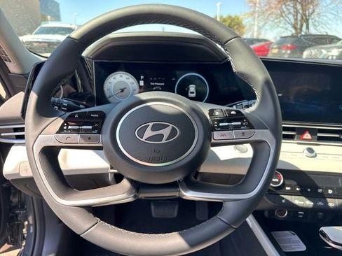 New 2026 Hyundai Elantra Limited FWD image 17