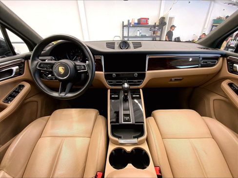 Certified 2024 Porsche Macan AWD/4WD image 14