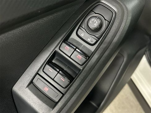 Certified 2025 Subaru Crosstrek 2.0i Premium image 16