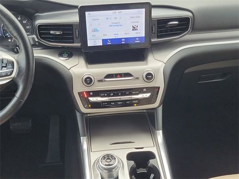 Used 2021 Ford Explorer XLT w/ Equipment Group 202A image 25