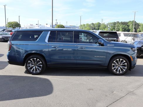 Used 2026 Chevrolet Suburban High Country image 11