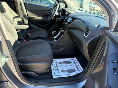 Used 2020 Chevrolet Trax LT image 14
