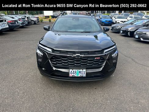 Used 2024 Chevrolet Trax RS w/ Sunroof Package FWD image 9