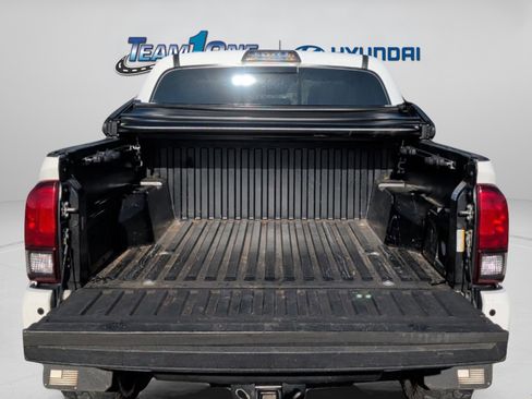 Used 2018 Toyota Tacoma 4x4 Double Cab image 11