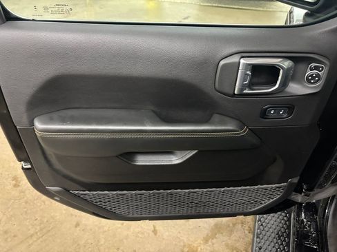 Used 2024 Jeep Wrangler Unlimited Sahara w/ Technology Group AWD/4WD image 11