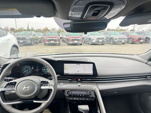 Used 2025 Hyundai Elantra SEL image 34