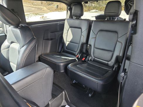 Used 2023 Ford Bronco Badlands image 19