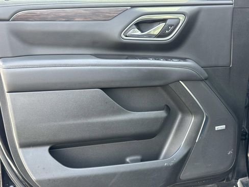 Used 2022 Chevrolet Suburban LT w/ LT Signature Plus Package image 23