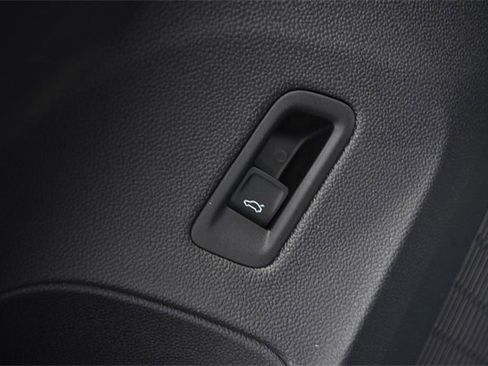 New 2026 Volkswagen Atlas SE image 9