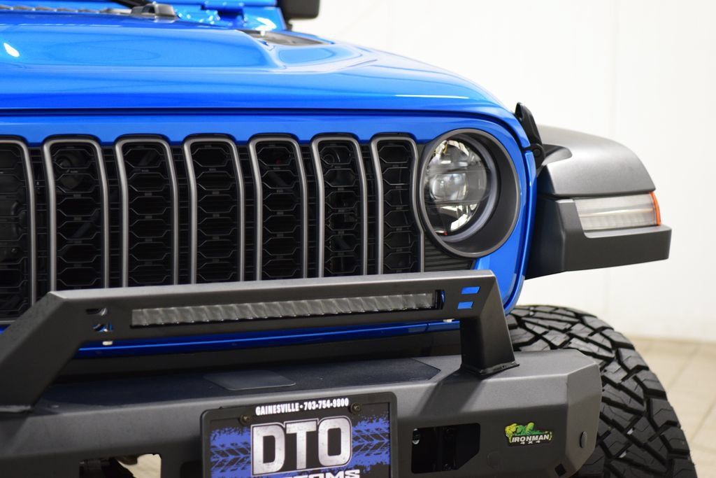 Used 2025 Jeep Gladiator Rubicon w/ Safety Group AWD/4WD image 11