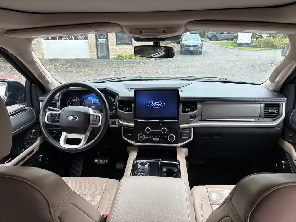 Used 2024 Ford Expedition XLT AWD/4WD image 19