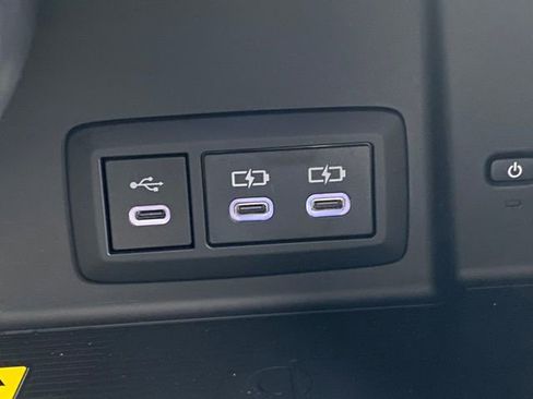 Certified 2023 Toyota Venza LE AWD/4WD image 26