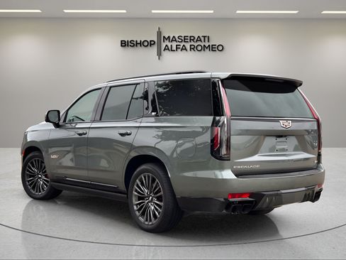 Used 2024 Cadillac Escalade V AWD/4WD image 3
