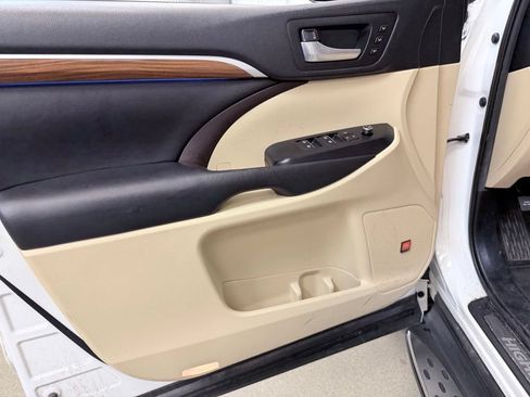 Used 2019 Toyota Highlander Limited FWD image 8