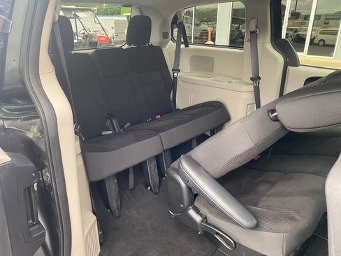 Used 2018 Dodge Grand Caravan SE w/ UConnect Hands-Free Group FWD image 27