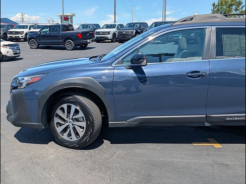 Used 2025 Subaru Outback Premium AWD/4WD image 10