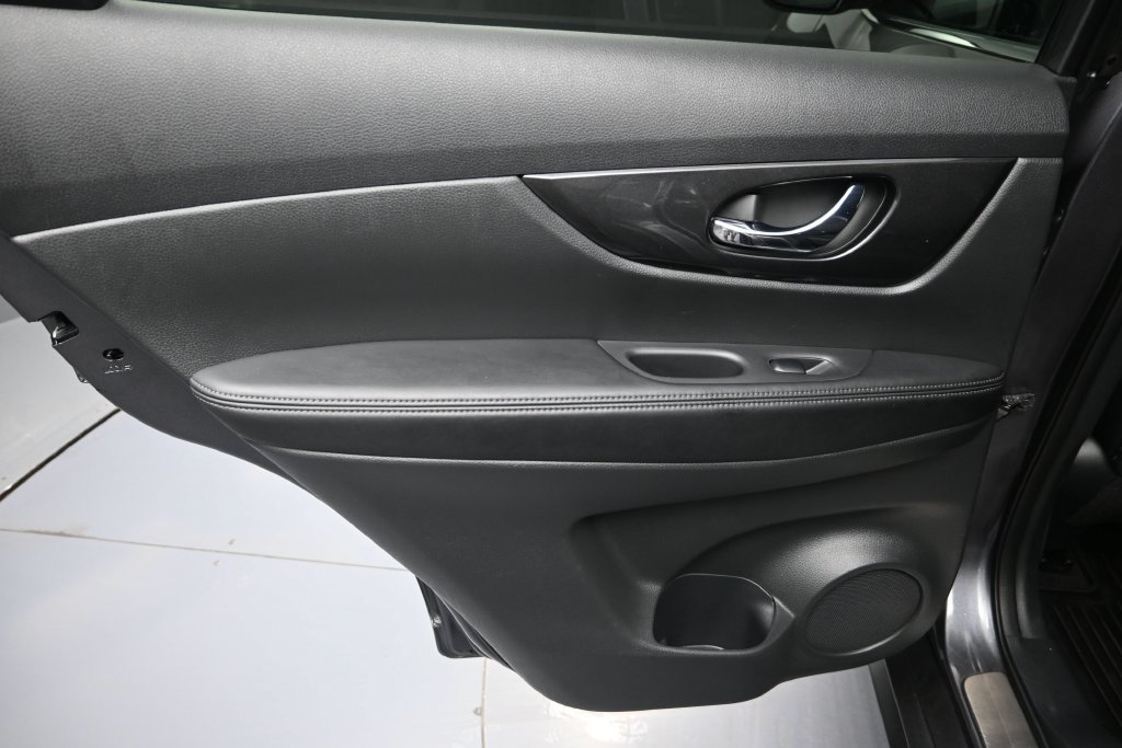 Used 2017 Nissan Rogue SV w/ Midnight Edition AWD/4WD image 26