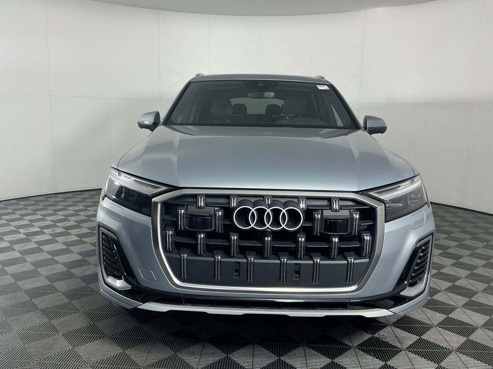 Used 2025 Audi Q7 3.0T Premium Plus AWD/4WD image 2