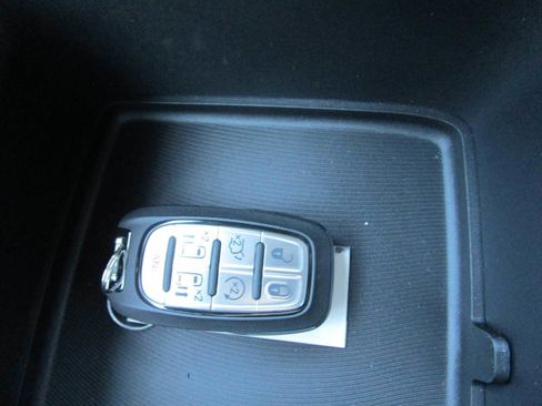 New 2025 Chrysler Pacifica Select image 48