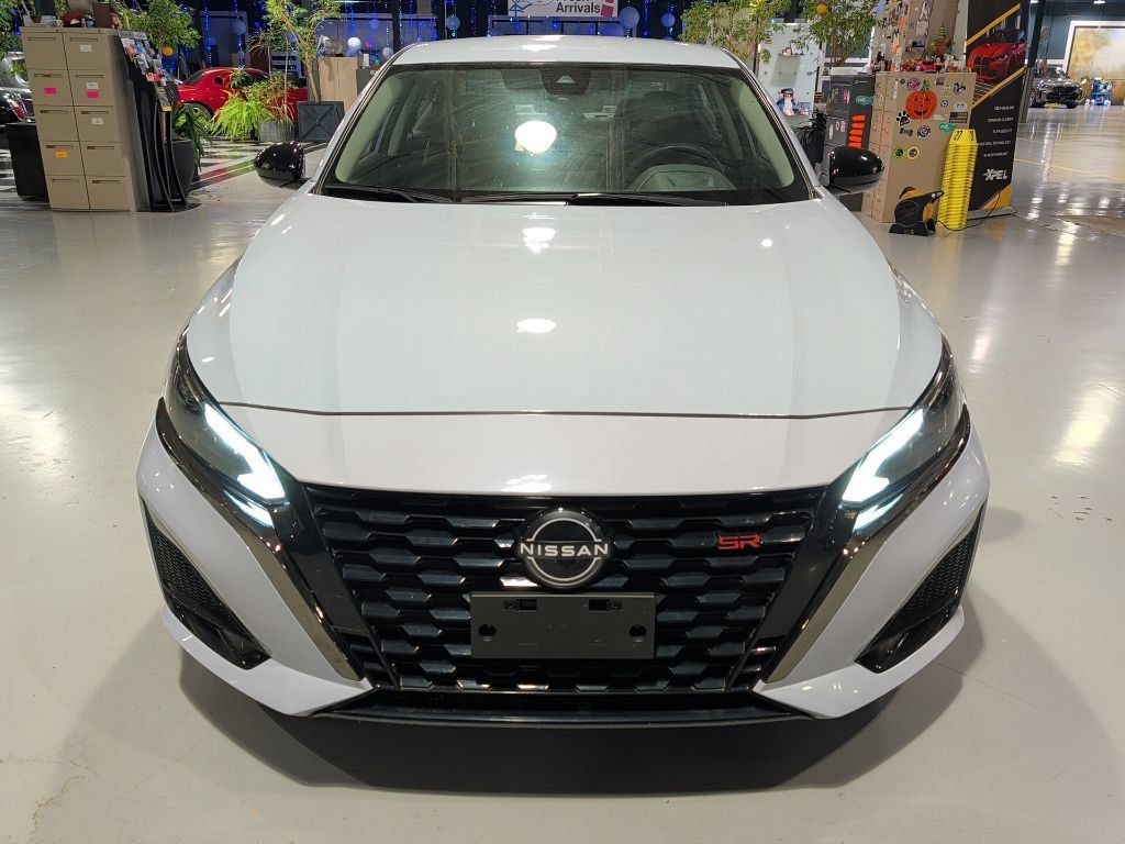 Used 2023 Nissan Altima 2.5 SR FWD image 3