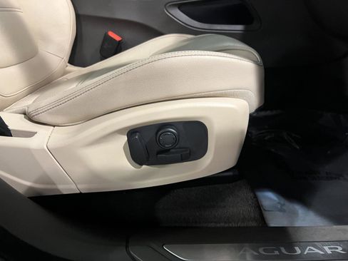 Used 2018 Jaguar F-PACE Prestige image 40