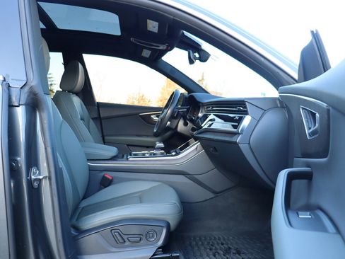 Used 2019 Audi Q8 Premium Plus w/ Premium Plus image 19