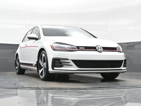 Used 2018 Volkswagen GTI SE FWD image 32
