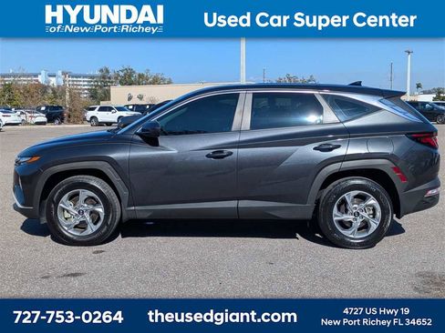 Certified 2023 Hyundai Tucson SE image 2