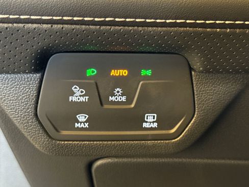 Certified 2025 Volkswagen Atlas SE AWD/4WD image 15