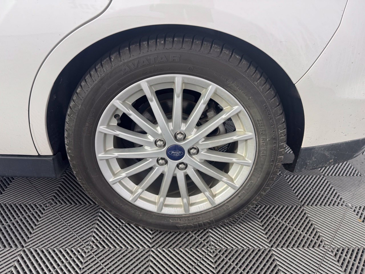 Used 2013 Ford C-MAX SEL FWD image 12