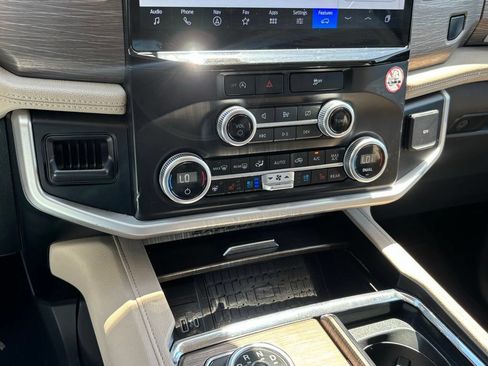 Used 2024 Ford Expedition Max Limited AWD/4WD image 11