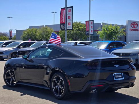 Used 2025 Ford Mustang Premium RWD image 5
