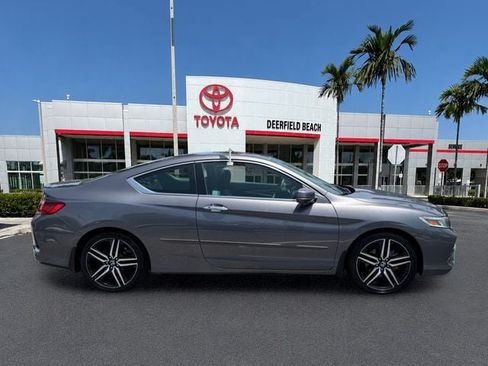 Used 2017 Honda Accord Touring image 8