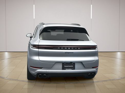 Certified 2025 Porsche Cayenne E-Hybrid AWD/4WD image 22