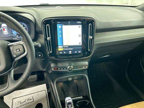 Used 2022 Volvo XC40 T5 Inscription w/ Advanced Package image 18