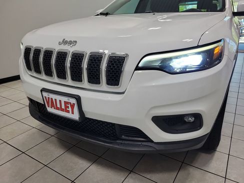 Used 2019 Jeep Cherokee Latitude Plus w/ Comfort/Convenience Group AWD/4WD image 21