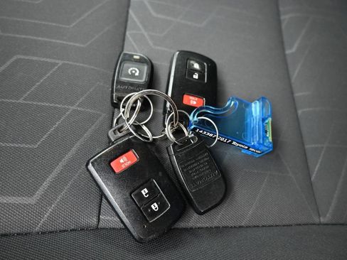 Used 2017 Toyota Tacoma TRD Off-Road image 57