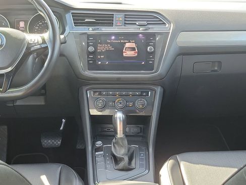 Used 2019 Volkswagen Tiguan SE w/ Panoramic Sunroof Package image 22