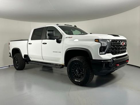 Used 2024 Chevrolet Silverado 2500 ZR2 w/ Technology Package AWD/4WD image 1