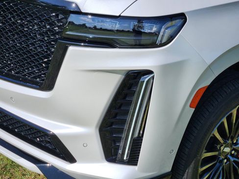 Certified 2023 Cadillac Escalade ESV V AWD/4WD image 29