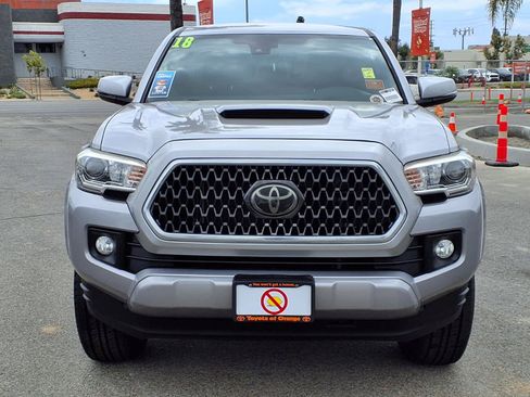 Used 2018 Toyota Tacoma TRD Sport RWD image 2