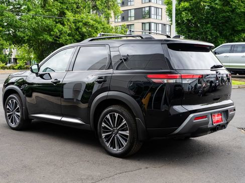 New 2026 Nissan Pathfinder Platinum w/ Cargo Package AWD/4WD image 4