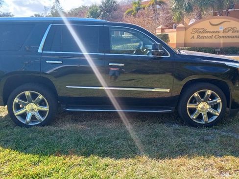 Used 2019 Cadillac Escalade Luxury image 6