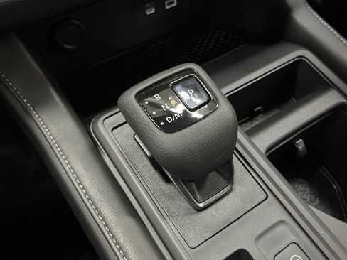 Used 2024 Nissan Pathfinder S image 19