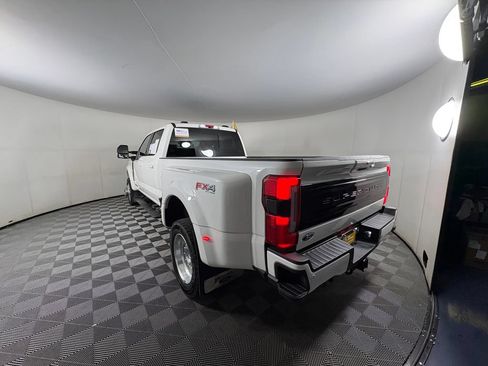 Used 2026 Ford F450 Platinum w/ FX4 Off-Road Package AWD/4WD image 3