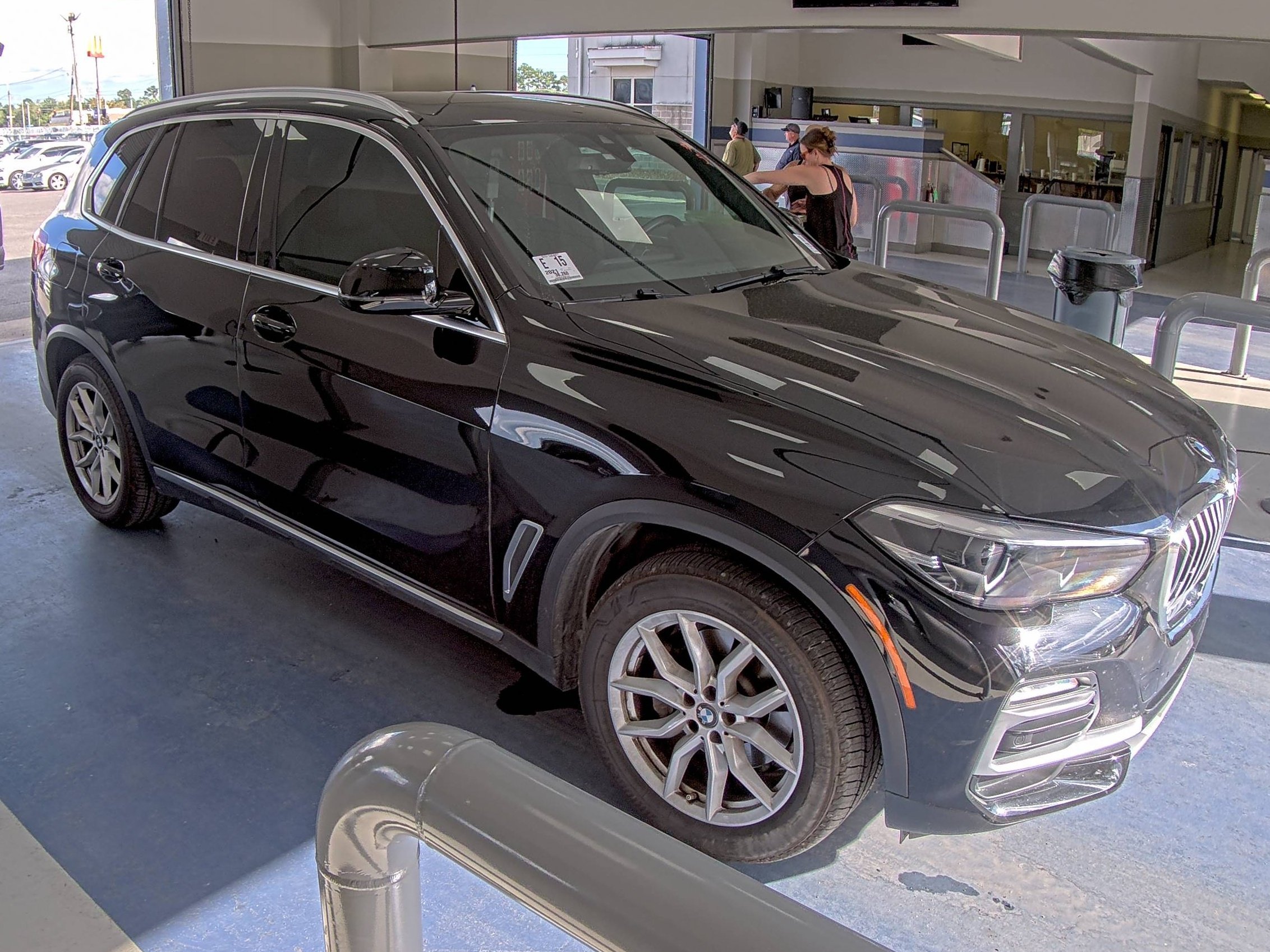 Used 2021 BMW X5 sDrive40i w/ Convenience Package RWD image 2