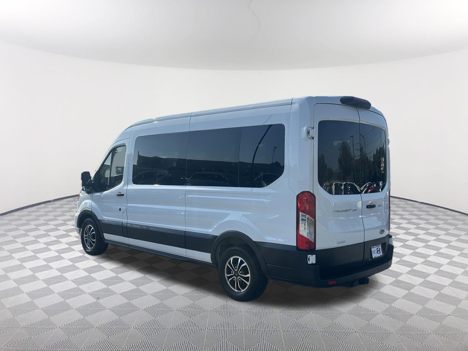 Used 2022 Ford Transit 350 XLT RWD image 7