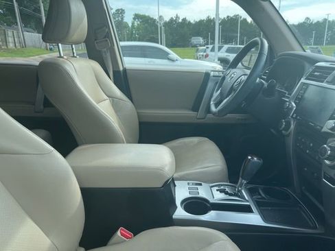 Used 2022 Toyota 4Runner Limited RWD image 9