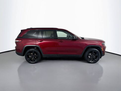Used 2023 Jeep Grand Cherokee Altitude AWD/4WD image 18